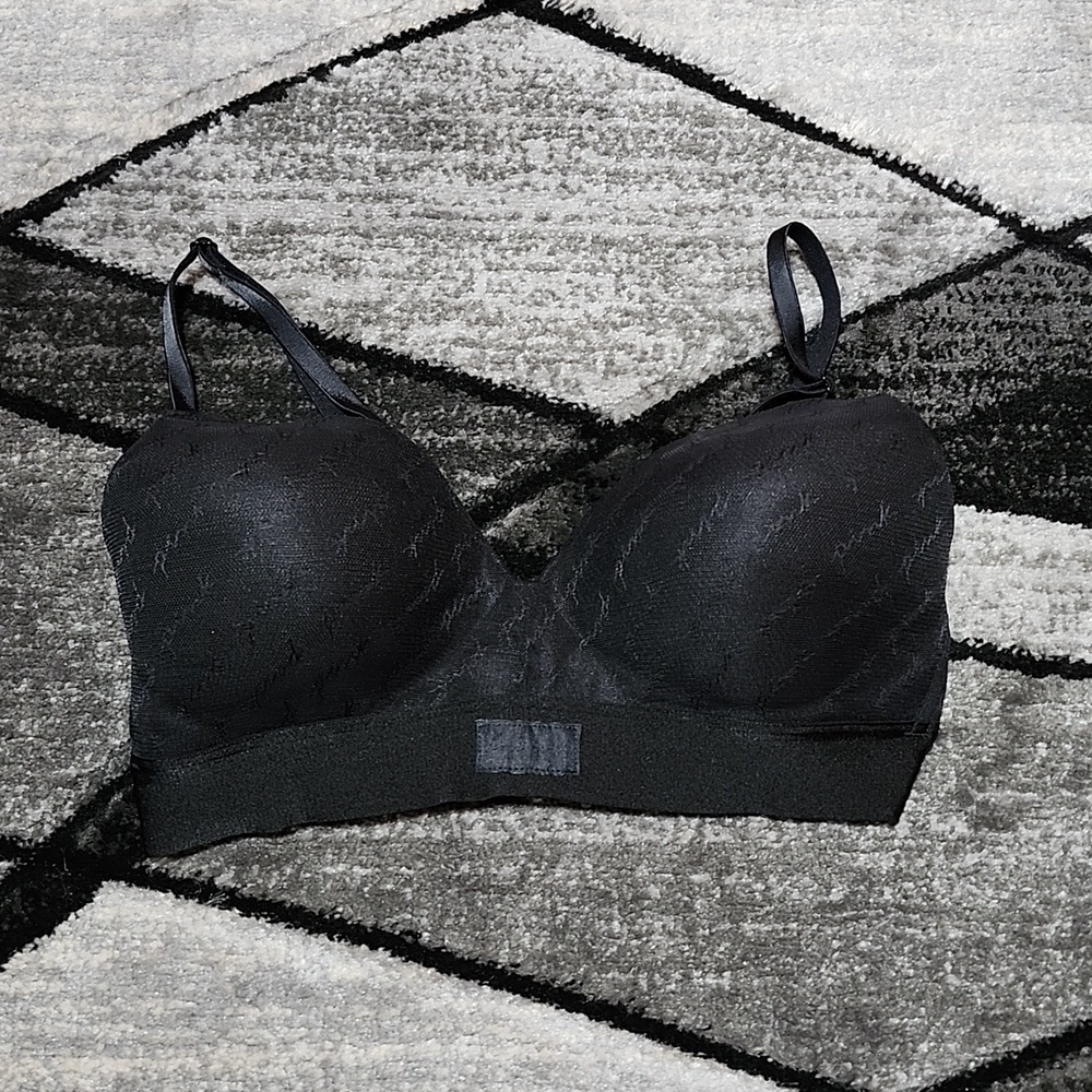VS PINK BLACK LOGO WEAR EVERYWHERE WIRELESS LIGHTLY LINED BRA
